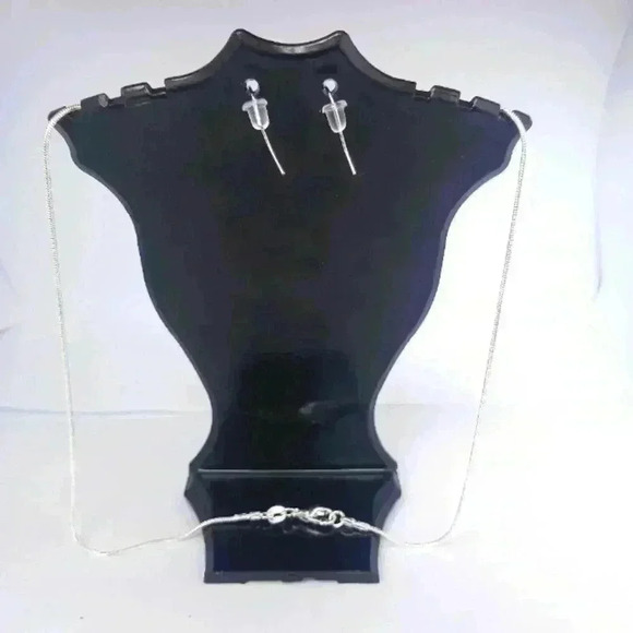 Howlite Turquoise Starfish Necklace and Earrings Set - Picture 4 of 4